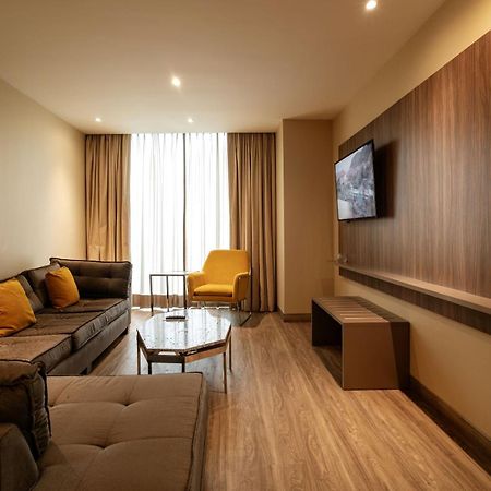 Готель Camino Real Fashion Drive Monterrey San Pedro Garza Garcia Екстер'єр фото Living room of a suite