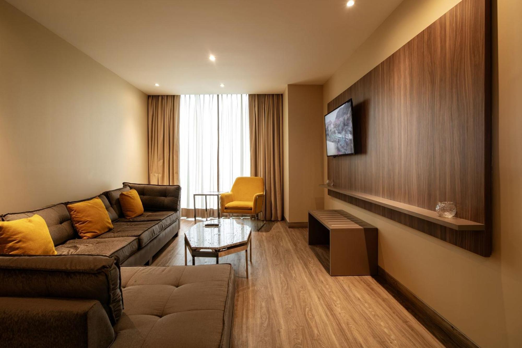 Готель Camino Real Fashion Drive Monterrey San Pedro Garza Garcia Екстер'єр фото Living room of a suite